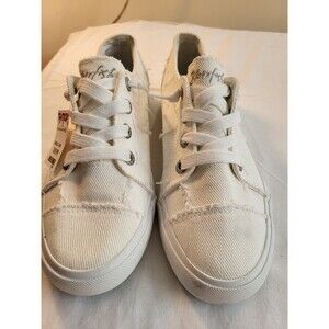 Blowfish Malibu Womens sneakers, 7 White NEW With Tags But A Few Marks